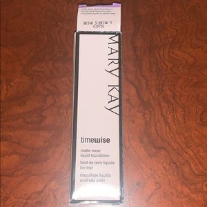 Timewise matte wear liquid foundation